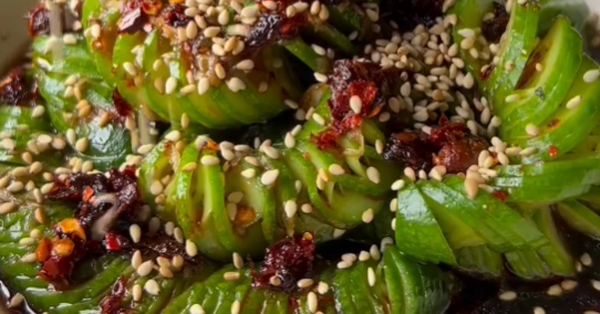 How to make delicious crispy cucumber salad