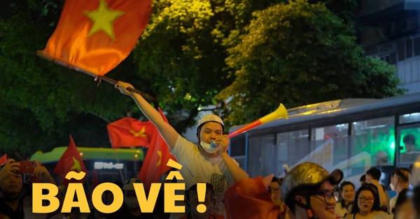 Fans rushed to the street to celebrate after the historic victory of U23 Vietnam