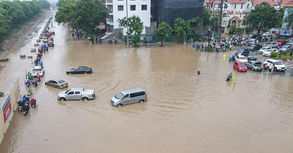 Notes when driving a car in the rainy season