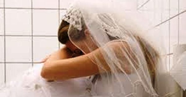 Pursuing the dream of marrying a rich man, on the wedding night, she cried silently because of her husband’s secret