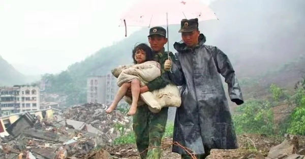 Saving a child in the Sichuan earthquake and the special ending after 10 years!