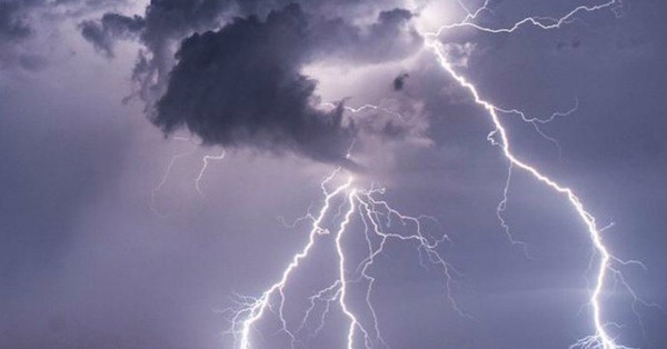 Mother and 11-year-old daughter were killed by lightning while catching clams