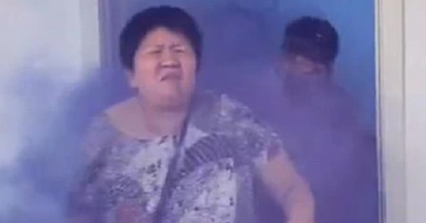 The bride’s family ran away because the groomsmen threw smoke bombs into the bride’s room