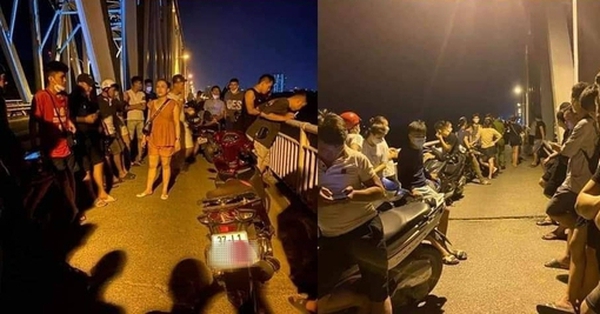 Leaving the motorbike on the bridge, the young girl mysteriously disappeared in the night