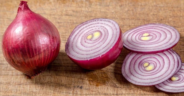The type of onion that is good for women helps to lose weight, detox, and cure disease