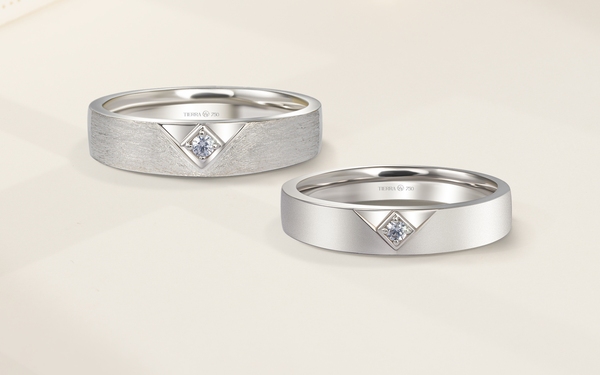 Trend of white gold wedding rings for elegant, modern couples