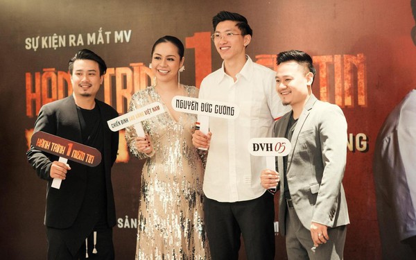 Doan Van Hau was present at The One to support musician Nguyen Duc Cuong to launch the MV “Journey of 1 Faith”