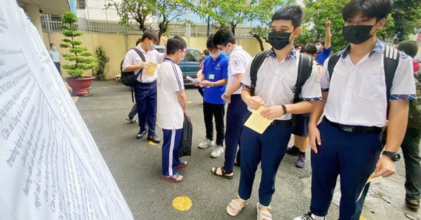 More than 92,000 candidates in Ho Chi Minh City take the exam to class 10