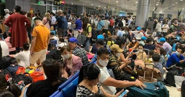 Faulty check-in system, overloaded passengers at Tan Son Nhat airport