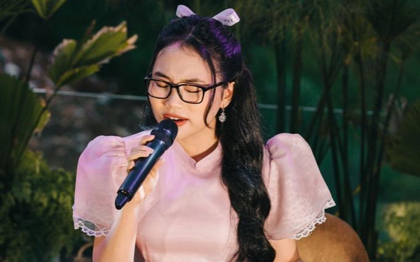 Phuong My Chi was praised for singing live like “swallowing a disc”, the performance clip reached more than 10 million views on TikTok