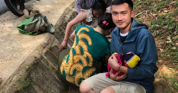 Police soldiers deliver births to pregnant women on the side of Nghe An street