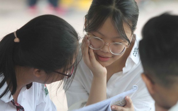More than 14,000 students in Ho Chi Minh City did not choose to take the public 10th grade exam