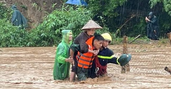 Son La mountain town flooded heavily after heavy rain