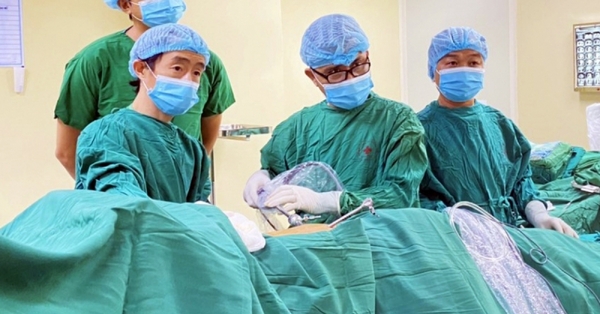 Successfully removed the tumor weighing 2kg in the patient’s chest