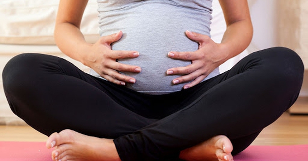 Bà bầu ngồi gập bụng có ảnh hưởng gì đến thai nhi không?