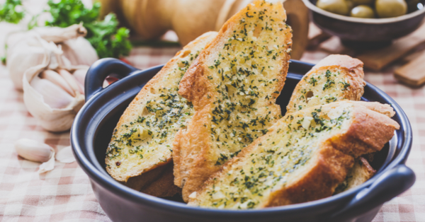 Cách làm bánh mì bơ tỏi chuẩn nhà hàng, 90% chúng ta không hay biết!