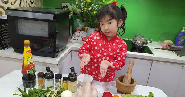 Mẹ đảm truyền cảm hứng nấu ăn cho con gái 6 tuổi