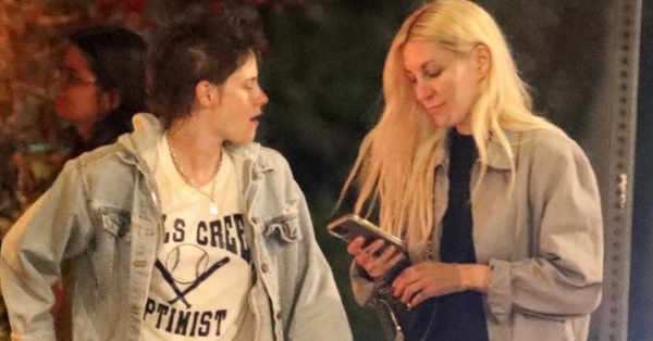 Kristen Stewart và bạn gái diện đồ đồng điệu đi chơi tối