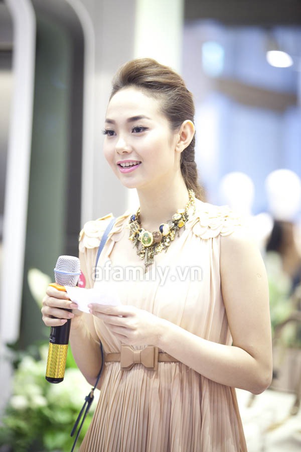 Cận cảnh Minh Hằng đẹp từng centimet