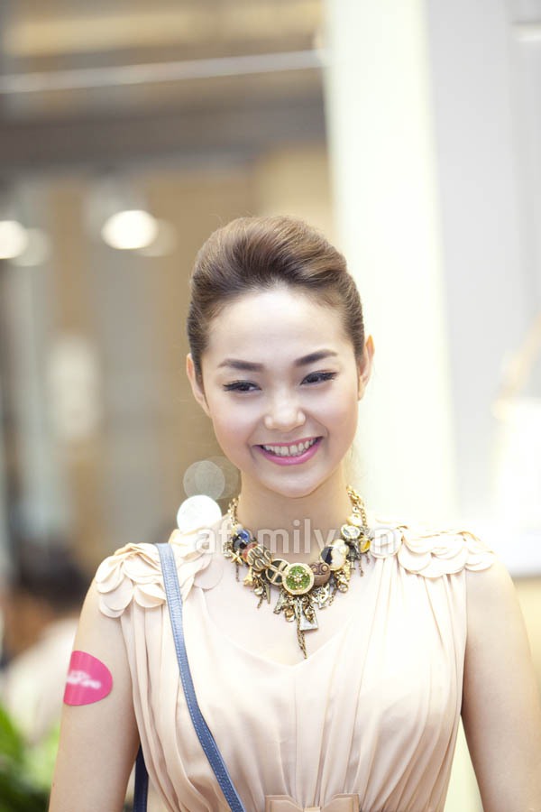 Cận cảnh Minh Hằng đẹp từng centimet