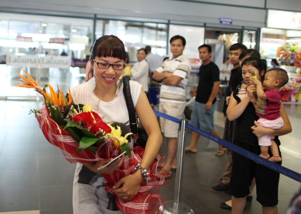 &ldquo;B&agrave; mẹ một con&rdquo; Trần Thu H&agrave; giản dị về nước