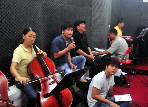 &ldquo;B&agrave; mẹ một con&rdquo; Trần Thu H&agrave; giản dị về nước