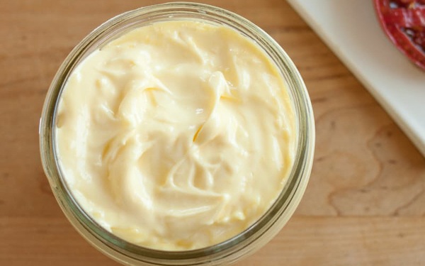 Tự làm sốt mayonnaise thật dễ dàng với máy xay sinh tố