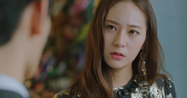Biết chồng dẫn bồ nhí đi ăn nhà hàng sang chảnh, vợ trẻ cao tay bố trí cho cả nhà chồng ngồi ngay đối diện