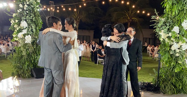 Toàn cảnh đám cưới siêu thế kỷ của Đông Nhi và Ông Cao Thắng: Cô dâu chú rể khóc hết nước mắt khi nhảy cùng bố mẹ hai bên