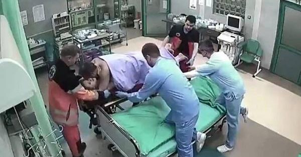 Nhiều cặp đôi đang “mây mưa” bỗng 