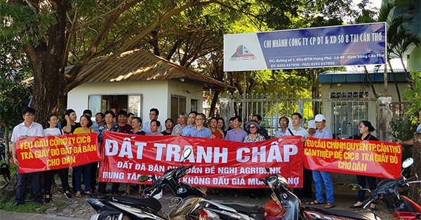 Mua nhà từ lúc còn đẹp trai đến giờ bị tai biến mà vẫn chưa có sổ đỏ