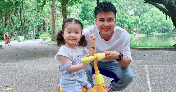 Vẻ đáng yêu của con gái 2 tuổi nhà Mạnh Quân - tình đầu Bảo Thanh trong ''Về nhà đi con''
