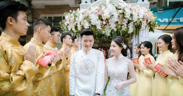 Bạn gái cũ của cơ phó Hà Duy khoe ảnh đính hôn hoành tráng với chồng doanh nhân