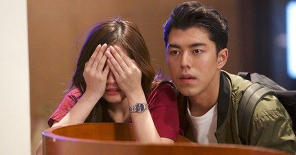 Gọi điện cho chồng nhưng nghe tiếng cô bạn thân: ''Anh ơi xong chưa, em thèm lắm rồi'', vợ nổi điên lao về nhà ''vạch mặt gian tình'' rồi bật khóc trước cảnh tượng