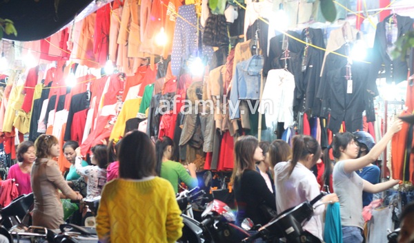 Đầu đông: Quần áo bán trên vỉa hè hút khách, shop thời trang đìu hiu 3
