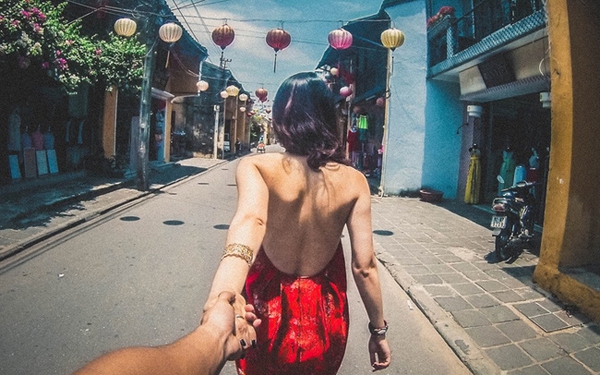Đây chính là bộ ảnh "Nắm tay em đi khắp thế gian" phiên bản Việt đẹp và  lãng mạn nhất!