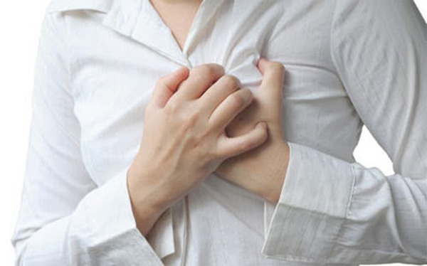 Các bước cần làm khi trải qua đau vùng dưới ngực bên trái là gì?
