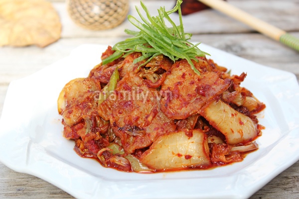 Thịt ba chỉ x&agrave;o kim chi lạ mi&ecirc;̣ng, đưa cơm 1