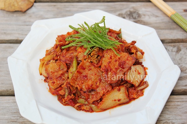 Thịt ba chỉ x&agrave;o kim chi lạ mi&ecirc;̣ng, đưa cơm 10