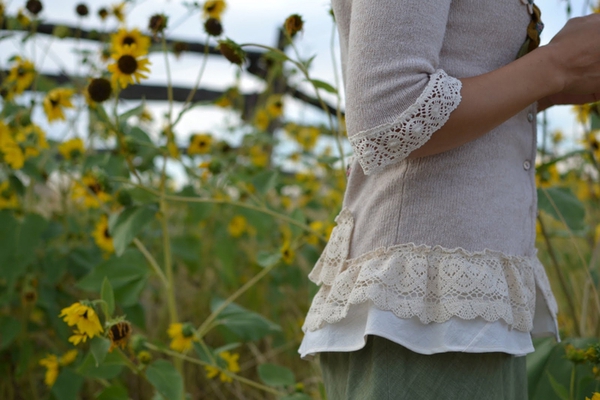 Thêm sắc dịu dàng cho áo len với hoa vải dễ thương 12
