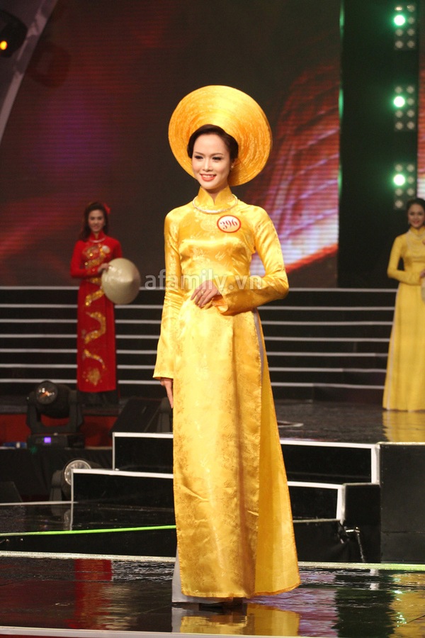 Đặng Thu Thảo đăng quang Hoa hậu Việt Nam 2012