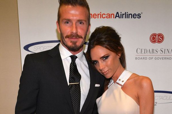 David Beckham phủ nhận việc nhận con nu&ocirc;i 