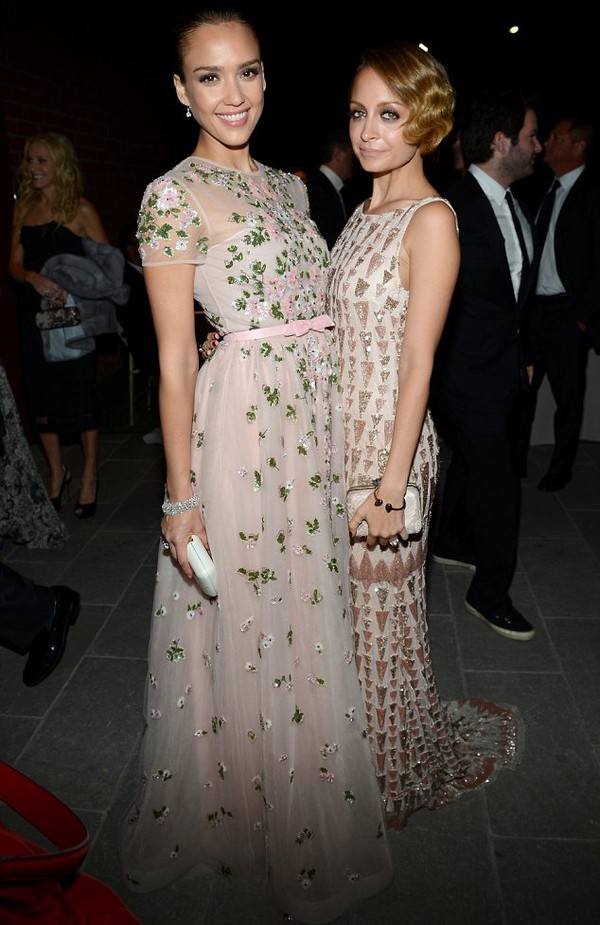 Sức hấp dẫn kh&oacute; cưỡng của b&agrave; mẹ 2 con Jessica Alba 1