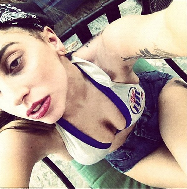 Lady Gaga lộ th&acirc;n h&igrave;nh 