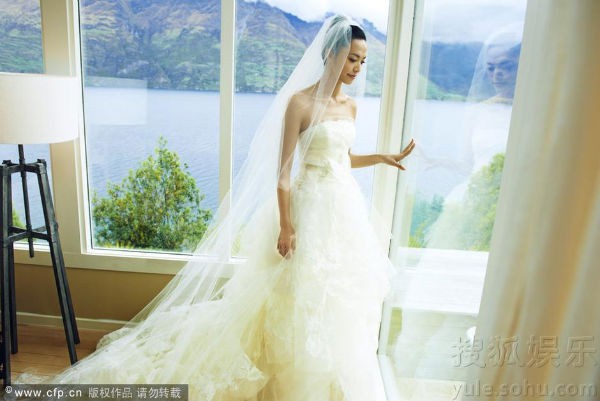 C&ocirc; d&acirc;u Di&ecirc;u Thần cười thả ga trong ng&agrave;y cưới  12
