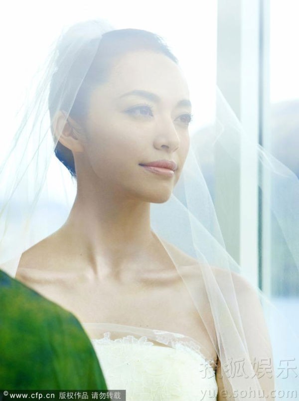 C&ocirc; d&acirc;u Di&ecirc;u Thần cười thả ga trong ng&agrave;y cưới  13