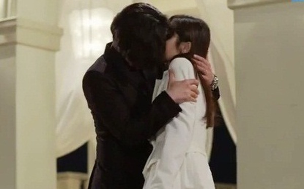 Jang Hyuk bất ngờ hôn Jang Nara say đắm