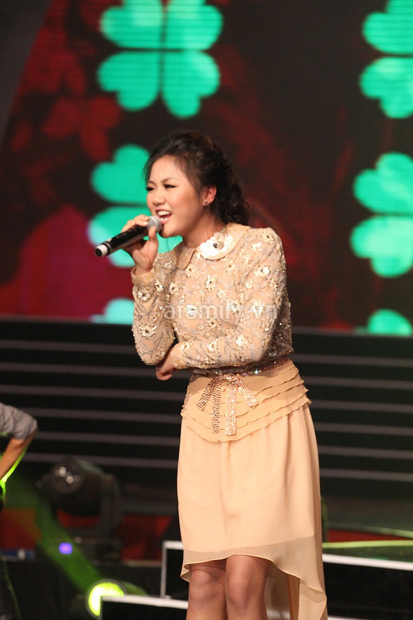 Đặng Thu Thảo đăng quang Hoa hậu Việt Nam 2012