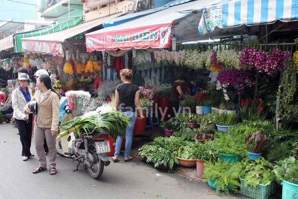 Chợ hoa Hồ Thị Kỷ