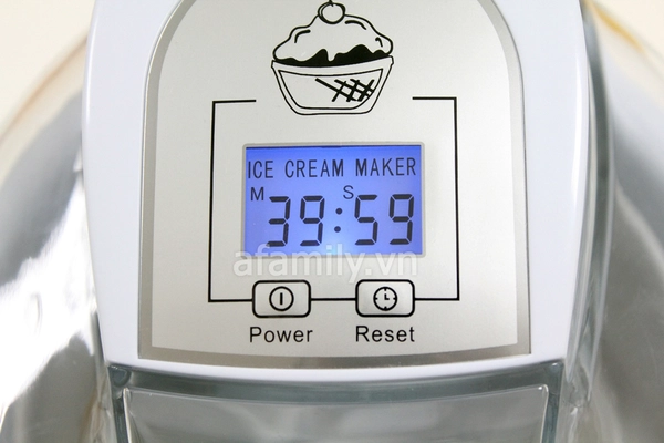 Máy làm kem Facare giúp làm kem nhanh gọn, tiện lợi 10